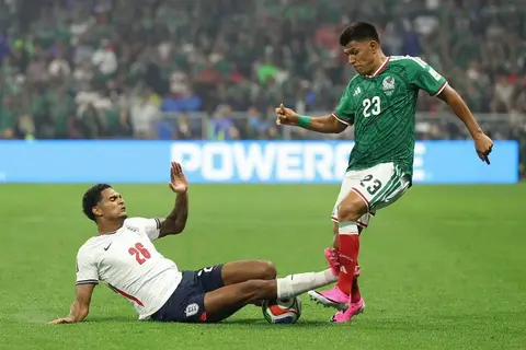 بعد أزمة بالوجان.. عضو برلماني يطالب فيفا بالمساواة وإلغاء إيقاف لاعب إنجلترا